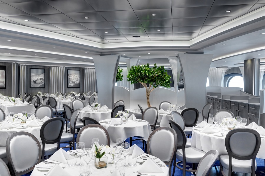 MSC Cruises MSC Grandiosa La Perla Grigia 1.jpg